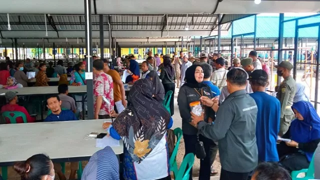 Para pedagang Cabut Undi untuk Penempatan Kios Pasar Sementara - GenPI.co KEPRI