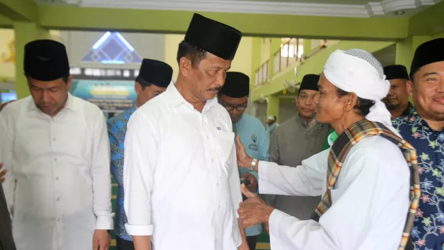 Berkunjung ke Baiturrahman, Rudi Janji Naikkan Insentif Imam Masjid - GenPI.co KEPRI