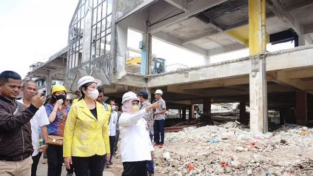 Pedagang Nekat Jualan di Area Pembangunan Pasar Baru, Disdagin Beraksi - GenPI.co KEPRI