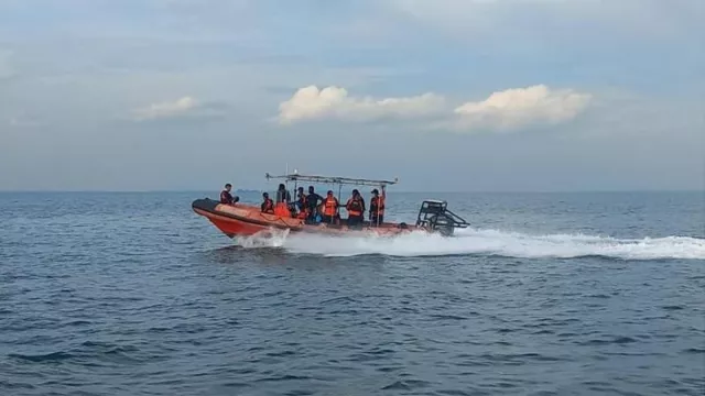 Basarnas Tanjungpinang Kesulitan Cari Korban Kapal Kecelakaan - GenPI.co KEPRI