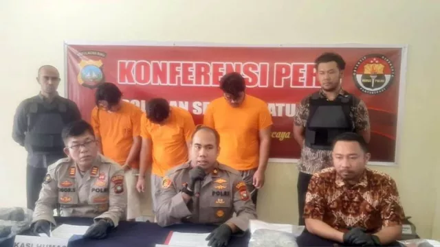 Sudah Mengaku Polisi, Anggota Polsek Batu Ampar Tetap Dikeroyok - GenPI.co KEPRI