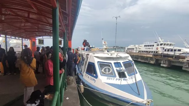 Mudik Lebaran 2023: Antre Tiket di Pelabuhan SBP Tanjungpinang Berjam-jam - GenPI.co KEPRI