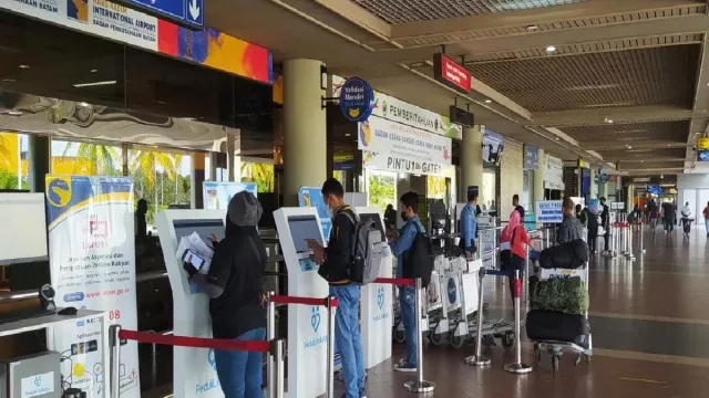 Cek Harga Pesawat Tiket ke Padang dan Palembang, Rp300 Ribuan! - GenPI.co KEPRI