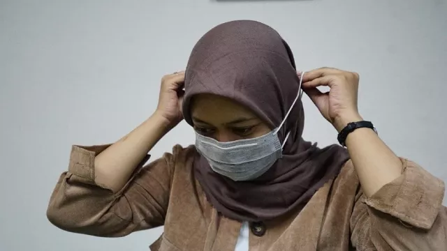 Dokter Paru Sebut Masyarakat Bisa Lepas Masker Jika Booster Tinggi - GenPI.co KEPRI