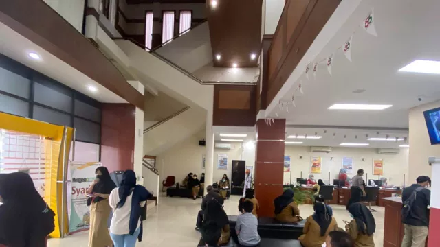 OJK Kepri Dorong Bank Riau Kepri Selesaikan Uang Nasabah Hilang - GenPI.co KEPRI