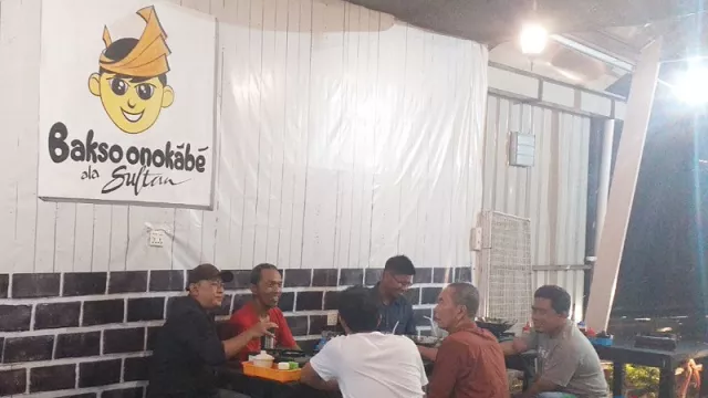 Makan Bakso dengan Gaya Unik di Onokabe, ala Sultan! - GenPI.co KEPRI