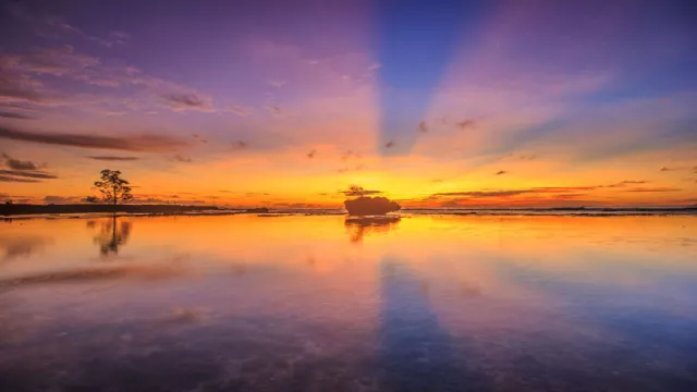 Pesona Sunset di Pantai Carita - GenPI.co