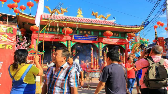 Kisah Ivone Nikmati Cap Go Meh di Singkawang - GenPI.co