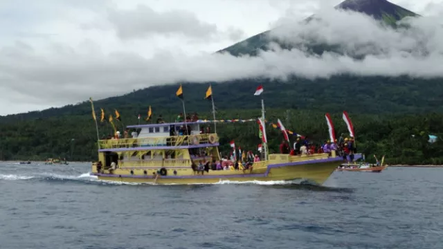 Sakralnya Ritual Kololi Kie di Ternate - GenPI.co