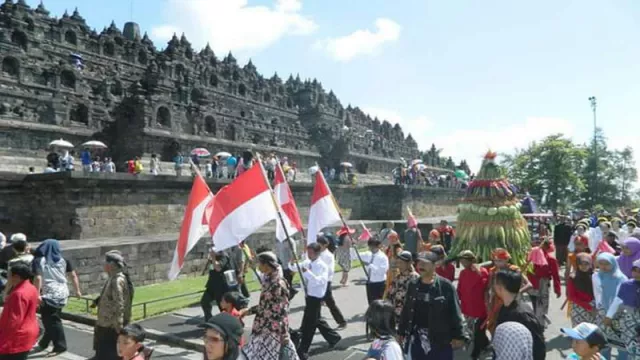 Arak-arakan 500 Seniman Buka Ruwat Rawat Borobudur - GenPI.co