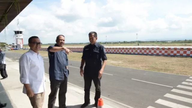 H-2 Menpar Arief Yahya Kembali Tinjau Bandara Banyuwangi - GenPI.co
