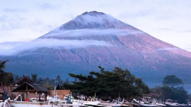 Status Gunung Agung Bisa Dipantau Via Medsos - GenPI.co