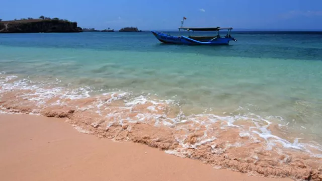 Mari Mencecap Romantisme Ala Pantai Pink Lombok - GenPI.co