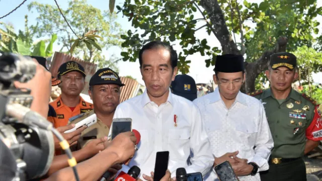 Jokowi Direct Review Handling Earthquake Victims - GenPI.co