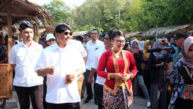 Flashmob untuk Menpar di Pasar Kakilangit - GenPI.co