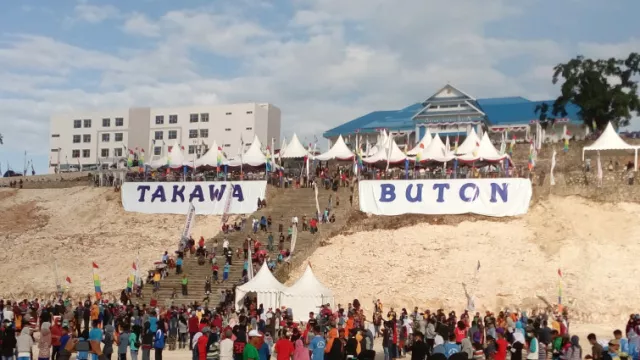 30 Kapal Yacth Berlabuh Terpesona Festival Budaya Tua Buton - GenPI.co