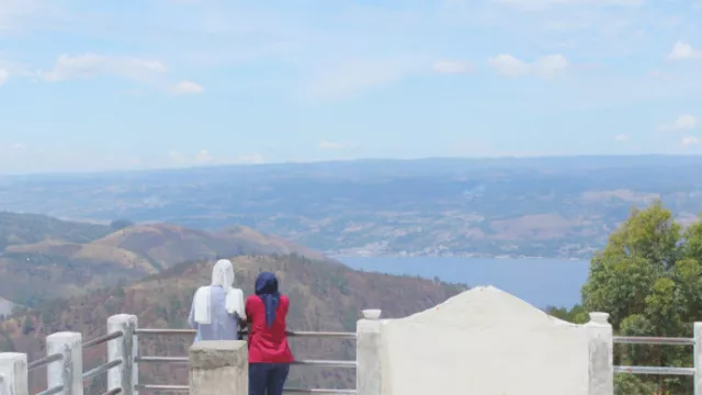 Menara Pandang Tele, Spot Terbaik Untuk Menikmati Danau Toba - GenPI.co