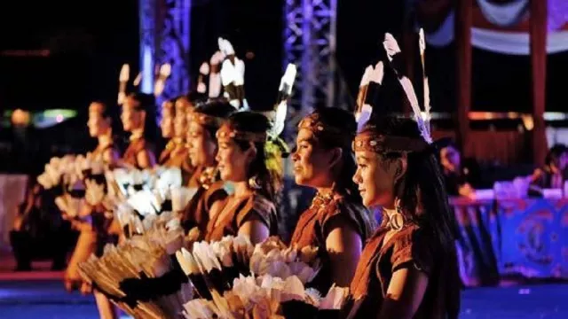 Belasan Suku Dayak Bertemu di Festival Irau Malinau 2018 - GenPI.co