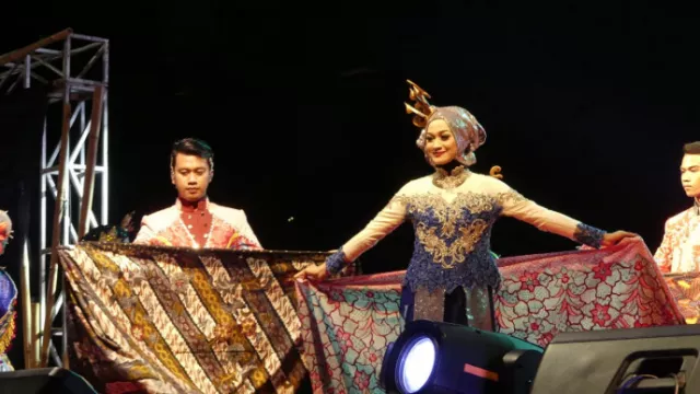 Fashion Show batik Sumenep Sukses Hibur Pengunjung - GenPI.co