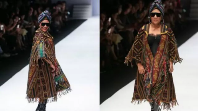 Ini Alasan Susi Pudjiastuti Mau Tampil di JFW 2018 - GenPI.co