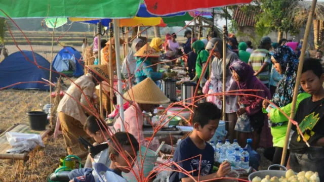 Pasar Inis: Dari Kuliner Ndeso Hingga Tukang Pangkas Rambut - GenPI.co