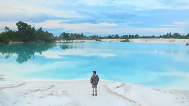 Kisah di Balik Pesona Keindahan Danau Kaolin, Belitung - GenPI.co