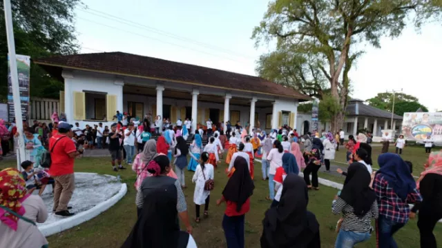 Aneka Lomba dan Ritual Buka Kampung Awali Pesta Rakyat Banda - GenPI.co