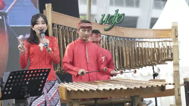 Saung Angklung Udjo Meriahkan Pasar Rakyat Hut 47 KORPRI - GenPI.co