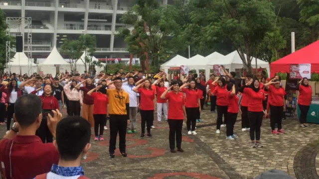 Angkat Pesan Kekeluargaan,400 Orang Flashmob di Pasar Rakyat - GenPI.co
