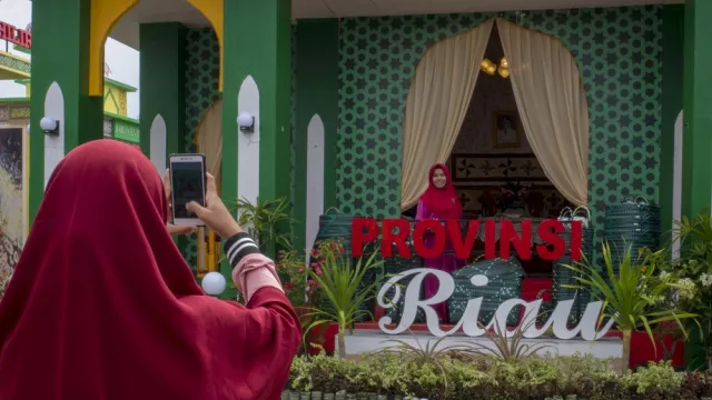Belanja Sambil Wisata Religi di Masjid Raya An Nur Riau - GenPI.co