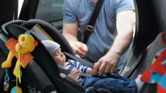 Tips Aman Membawa Bayi Liburan dengan Kendaraan Pribadi - GenPI.co