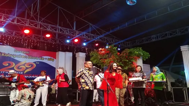 HUT Kabupaten Blora Dihibur Artis Betharia Sonata - GenPI.co HUT Kabupaten Blora Dihibur Artis Betharia Sonata - GenPI.co
