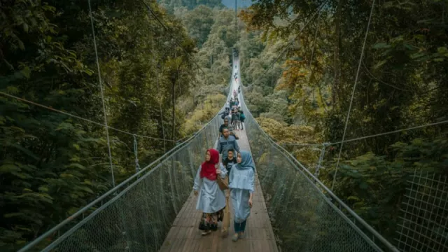 Idola Para Sineas, 5 Film Keren ini Hanya Dibuat di Sukabumi - GenPI.co Idola Para Sineas, 5 Film Keren ini Hanya Dibuat di Sukabumi - GenPI.co