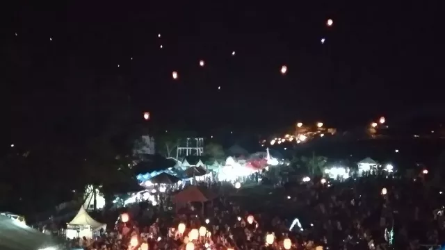 Meriahnya Pesta Lampion di Bledug Lumpur Festival - GenPI.co