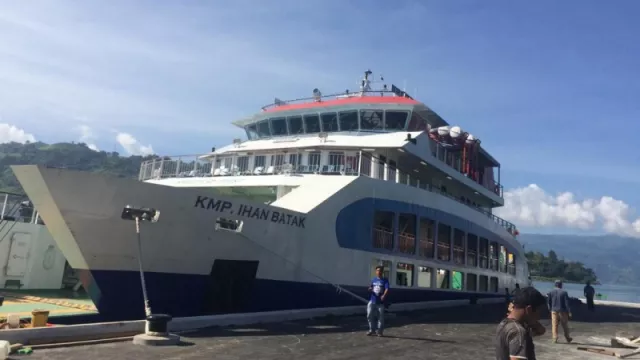 Danau Toba Keren, KMP Ihan Batak Layani 6 Trip Per Hari - GenPI.co