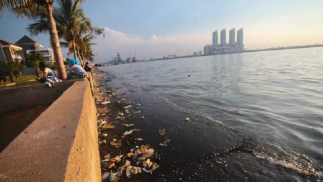 Awal Tahun 2019, Pantai Mutiara Dipenuhi Sampah - GenPI.co
