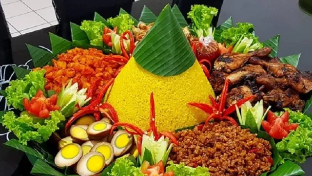 Nasi Tumpeng Simbol Perjalanan Baru Kaum Milenial - GenPI.co