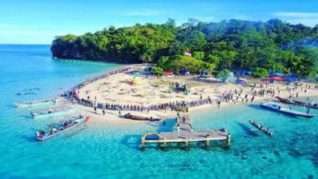 Pulau Busak Andalan Wisata Bahari Kabupaten Buol - GenPI.co