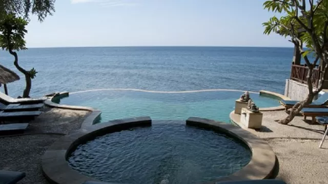 Kolam-kolam Renang di Bali ini Tawarkan Sensasi Mewah - GenPI.co