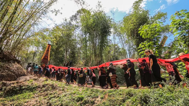 ‘Rambu Solo’, Ritual Kematian Penuh Sukacita di Toraja - GenPI.co