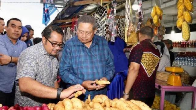 Mampir ke Pasar Saree, SBY Cicipi Kuliner Khas Aceh - GenPI.co