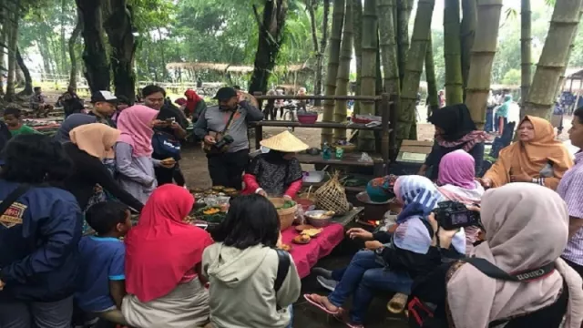 Pasar Djadoel di Lereng Gunung Merapi, Mata Uang Rupiah Tak Berlaku - GenPI.co