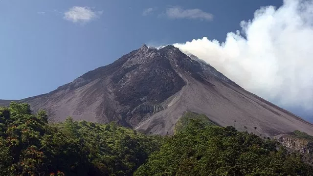 Pesona Merapi Menyiman Cerita Mistis - GenPI.co