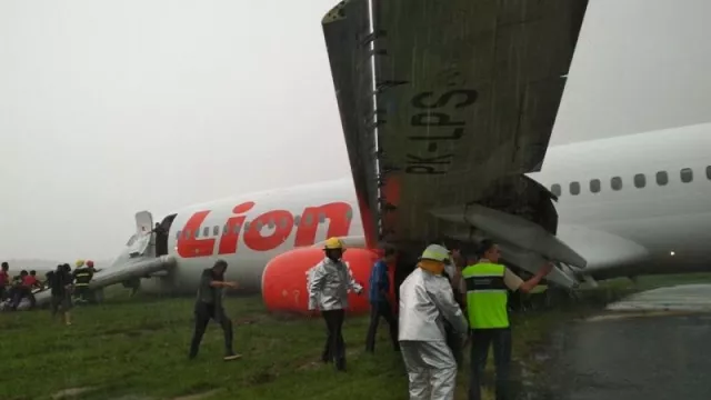 Sebelum Kasus Pesawat Tergelincir di Pontianak, Ini deretan Kasus Lion Air Pekan Ini - GenPI.co Sebelum Kasus Pesawat Tergelincir di Pontianak, Ini deretan Kasus Lion Air Pekan Ini - GenPI.co