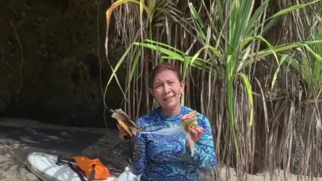 Susi Pudjiastuti Gugah Warga untuk Pungut Sampah di Pantai - GenPI.co