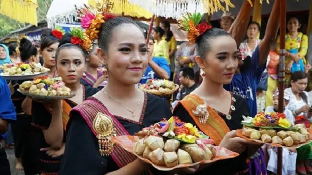 Tradisi Unik 'Kawin Lari' Suku Sasak - GenPI.co