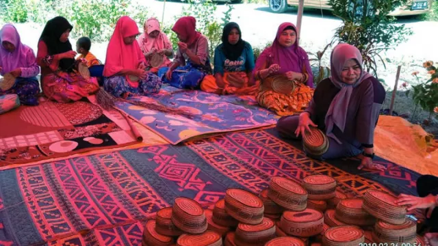 Memutus Rantai Kemiskinan dengan Kerajinan Upia Karanji - GenPI.co