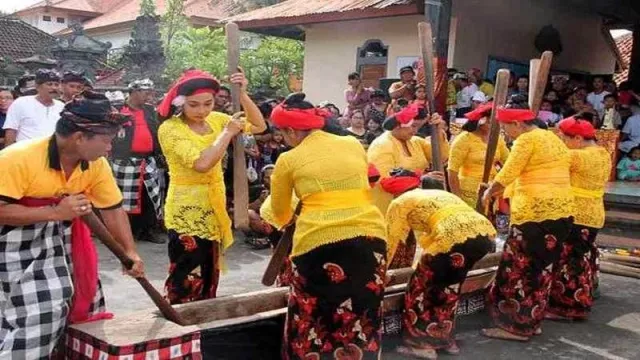 Sudah Hampir Punah Tradisi Unik Ini di Bali - GenPI.co
