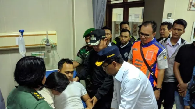17 Penumpang Jadi Korban Tergulingnya KRL Jakarta - Bogor - GenPI.co