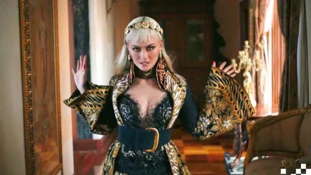 Yuk Intip, 4 Gaya Agnez Mo Pakai Batik di Amerika - GenPI.co